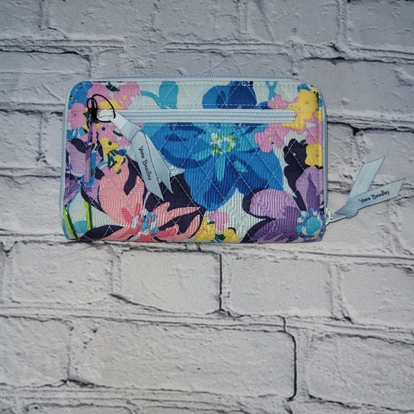 Vera Bradley travel floral wallet - Picture 2 of 8